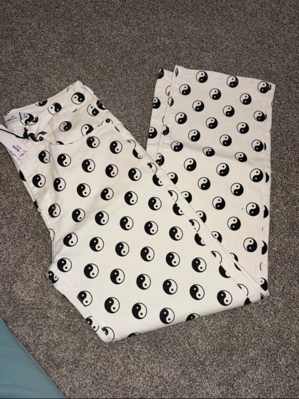 Rue21 Wide Leg Pants in White with Black Yin Yang Print